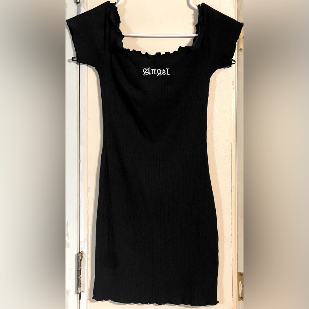 Off-The-Shoulder Black Bodycon Dress